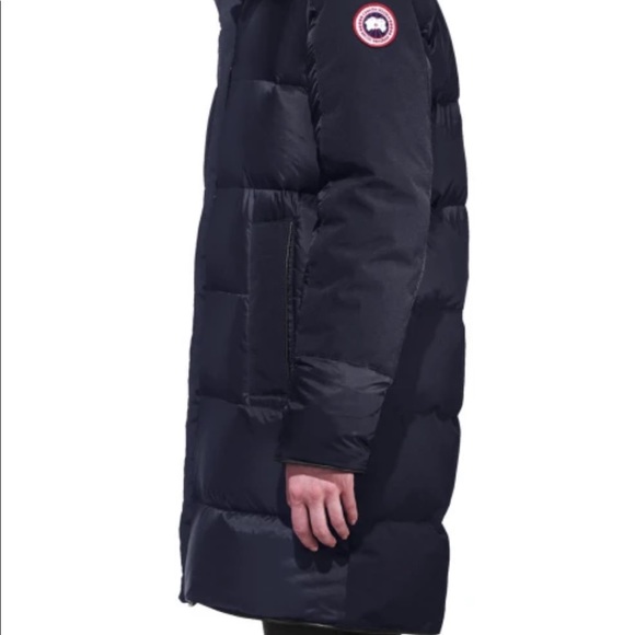 Canada Goose women’s Altona parka. - Picture 3 of 6